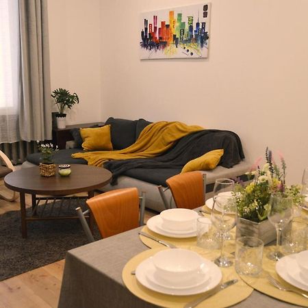 Spacious City Center Family 2 Bedrooms Apartment Riga Exterior photo