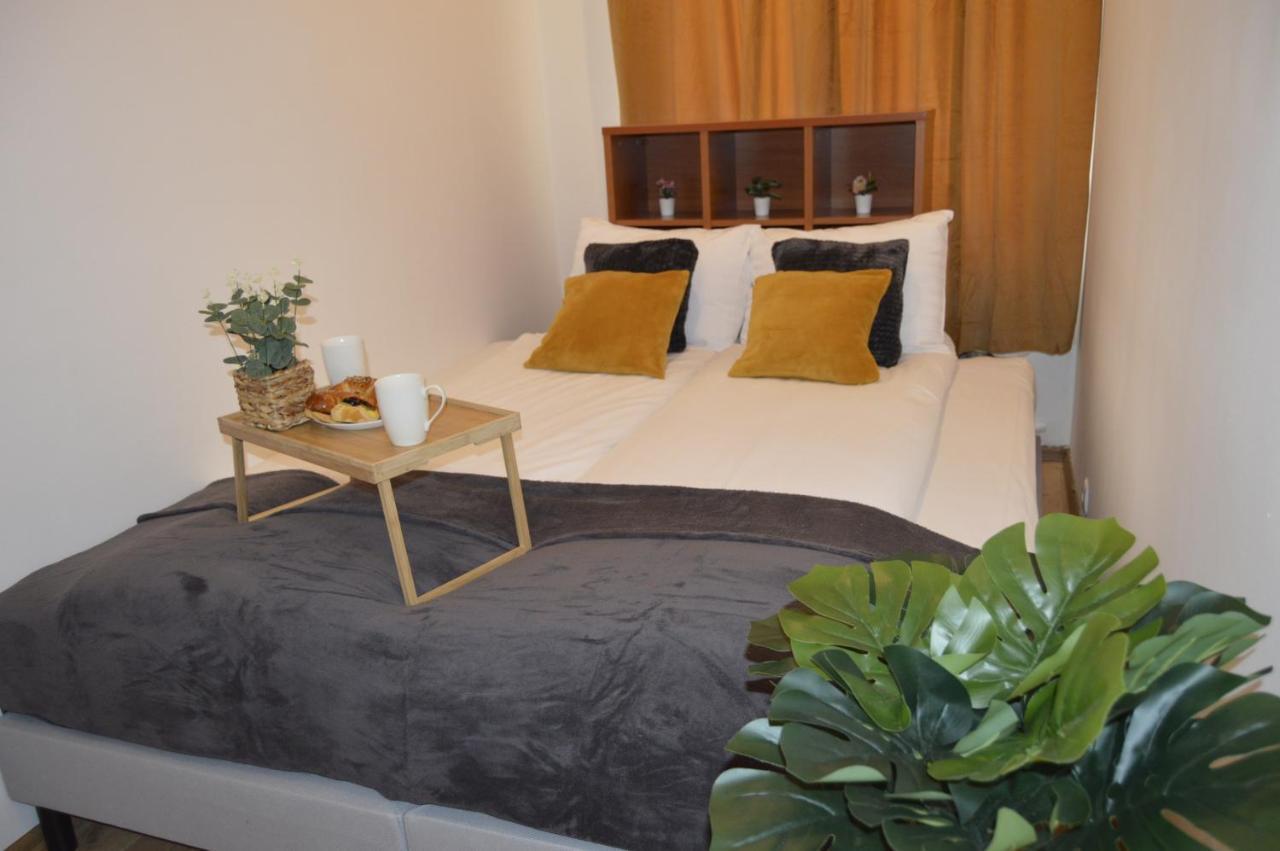 Spacious City Center Family 2 Bedrooms Apartment Riga Exterior photo