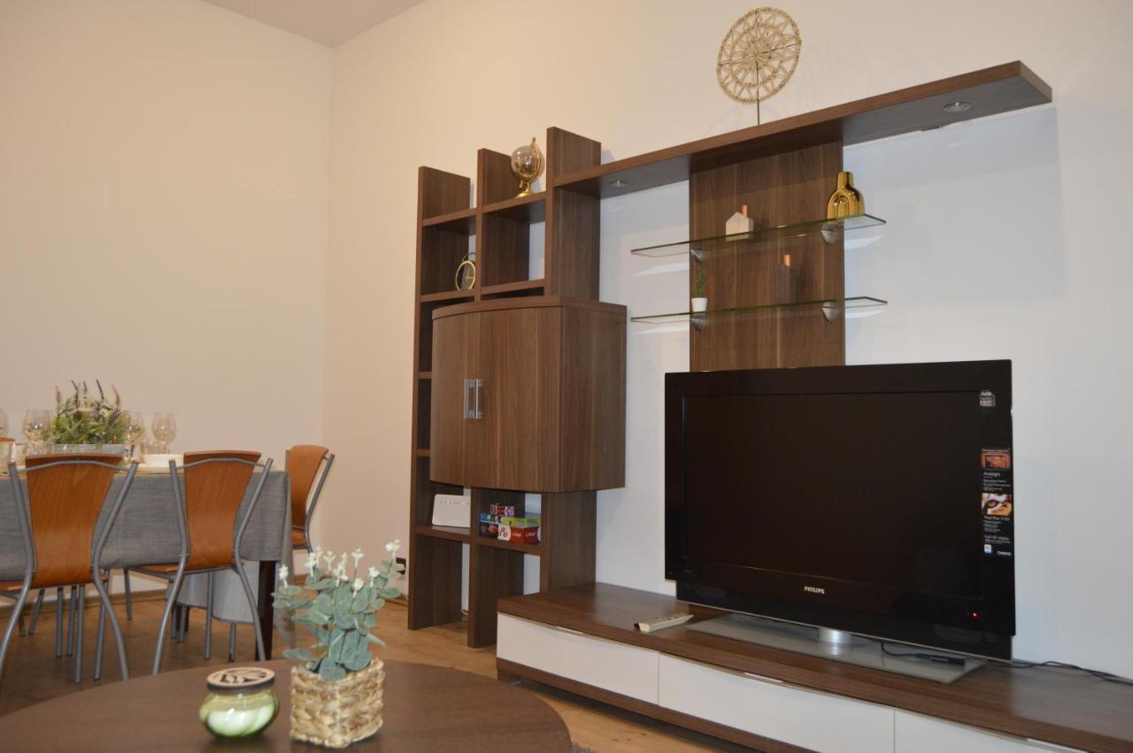 Spacious City Center Family 2 Bedrooms Apartment Riga Exterior photo