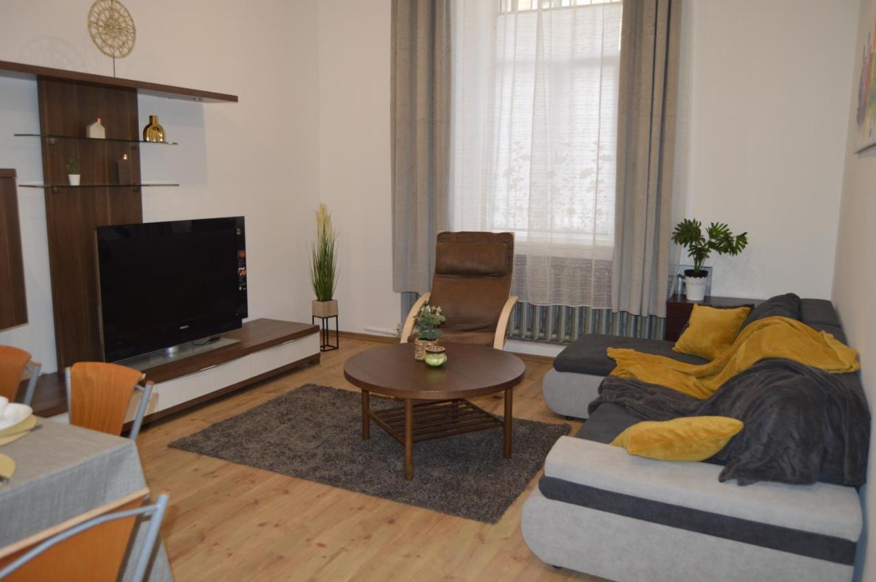 Spacious City Center Family 2 Bedrooms Apartment Riga Exterior photo
