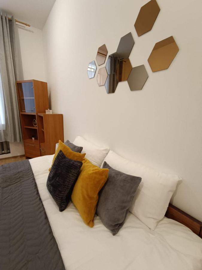 Spacious City Center Family 2 Bedrooms Apartment Riga Exterior photo